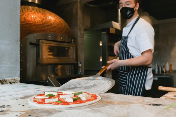 Ouvrir une pizzeria en toute autonomie grâce à une franchise innovante